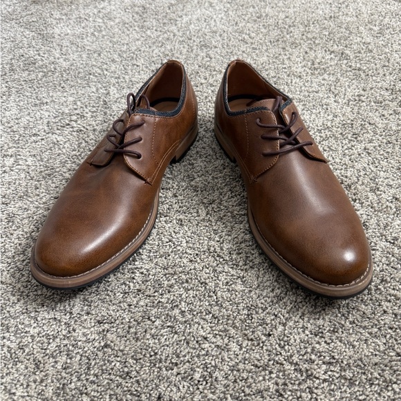 Classic Brown Men's Dress Shoes - Picture 1 of 6